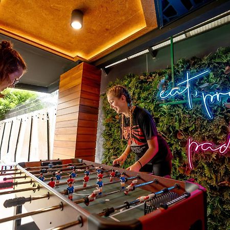 A Pousada Mad Monkey Phuket Patong Exterior foto