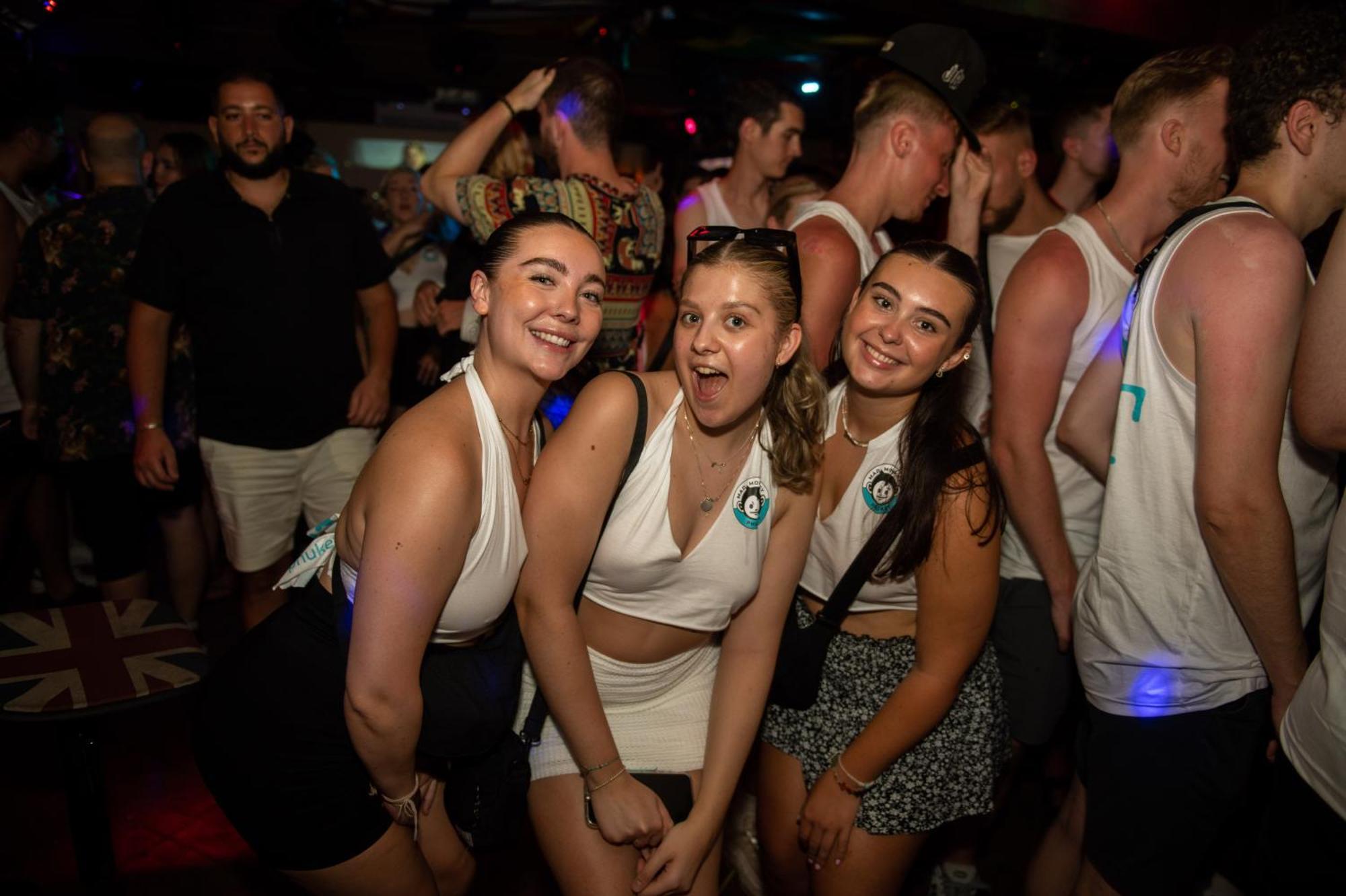 A Pousada Mad Monkey Phuket Patong Exterior foto