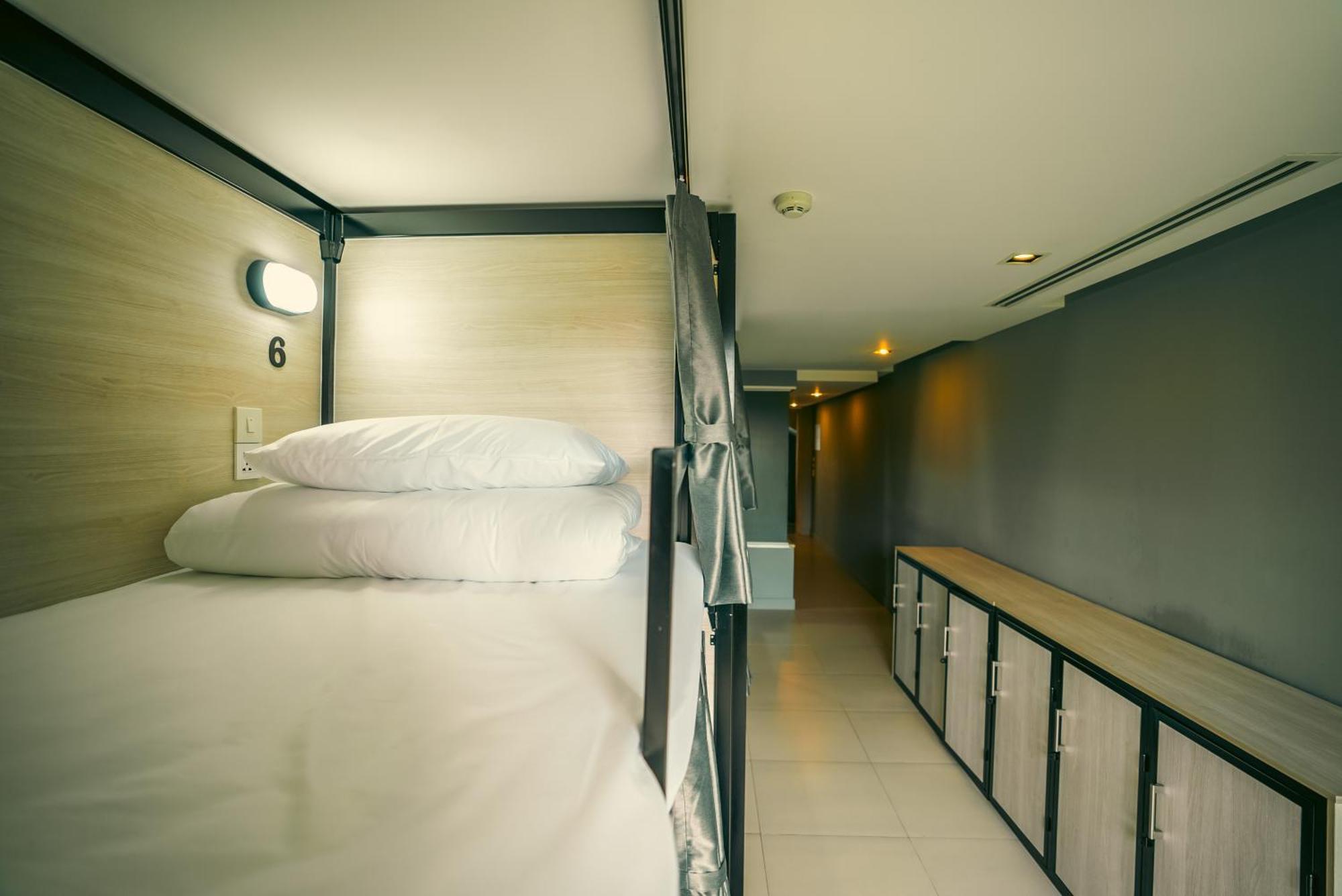 A Pousada Mad Monkey Phuket Patong Exterior foto