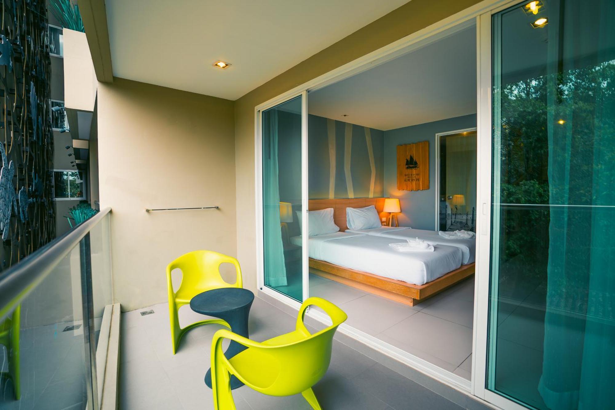A Pousada Mad Monkey Phuket Patong Exterior foto