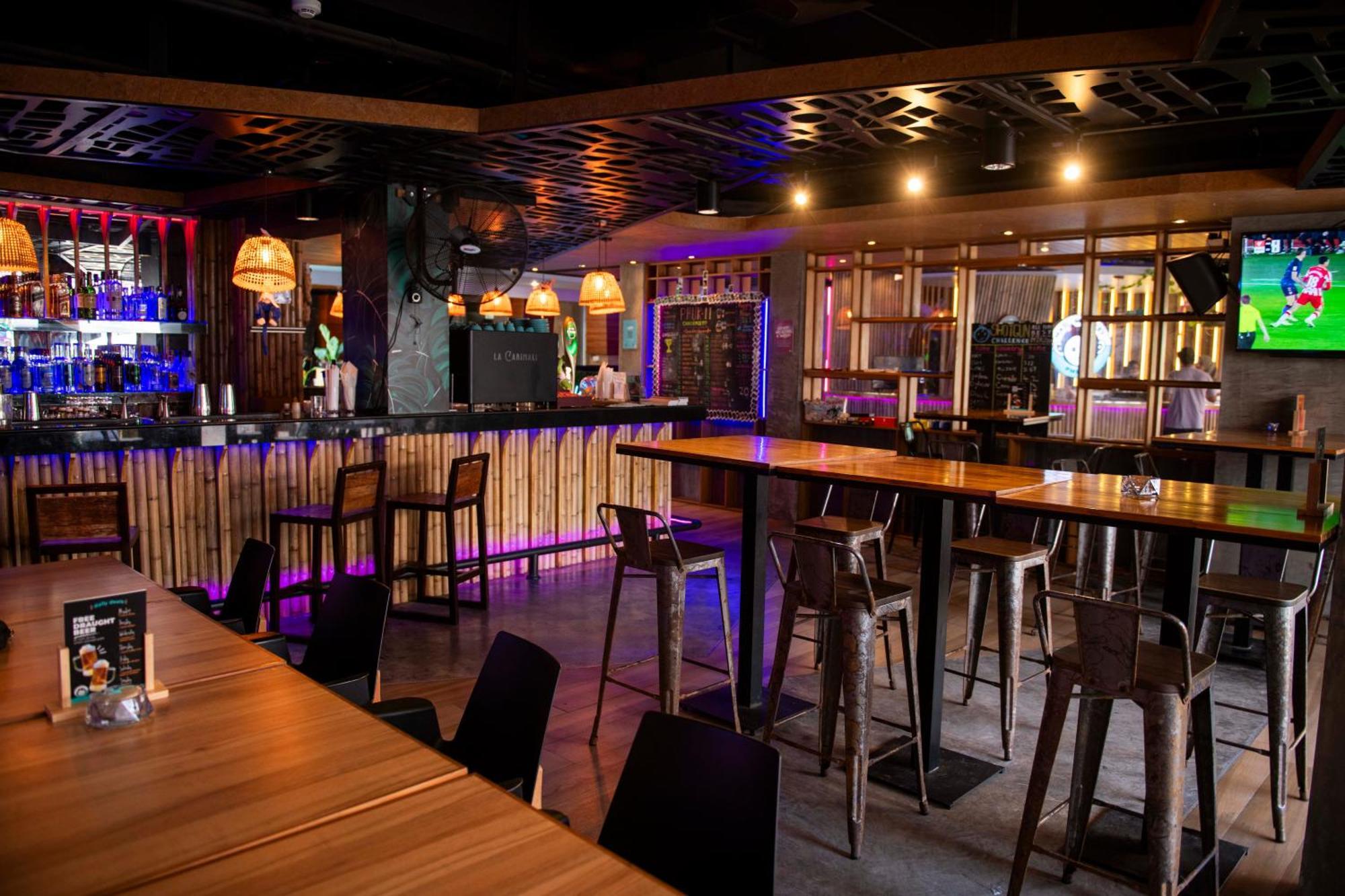 A Pousada Mad Monkey Phuket Patong Exterior foto