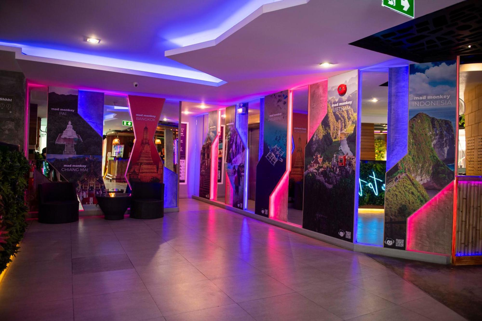 A Pousada Mad Monkey Phuket Patong Exterior foto