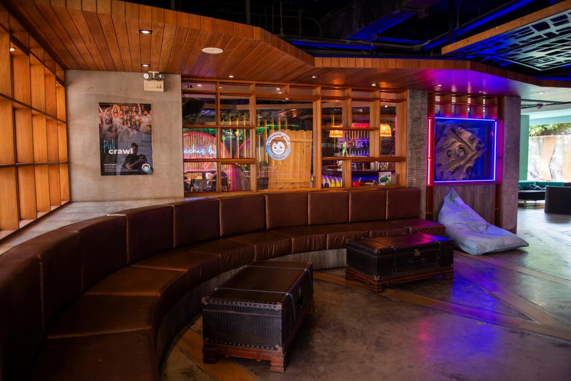 A Pousada Mad Monkey Phuket Patong Exterior foto